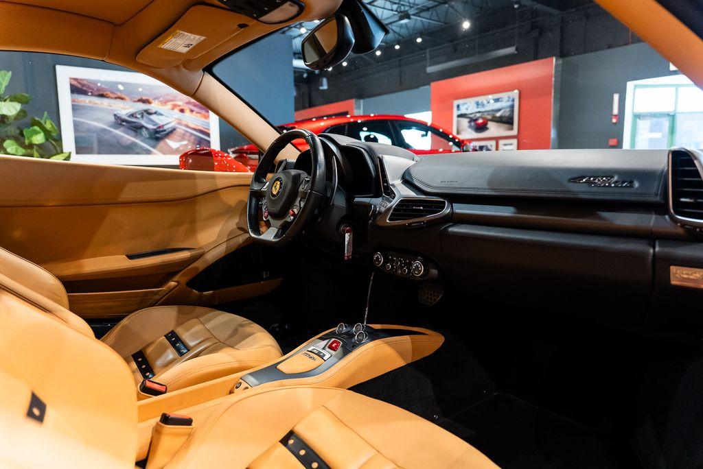 http://www.koenigseggchicago.com/galleria_images/169/169_p44_l.jpg