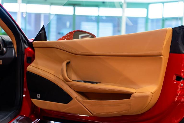 http://www.koenigseggchicago.com/galleria_images/169/169_p47_f.jpg
