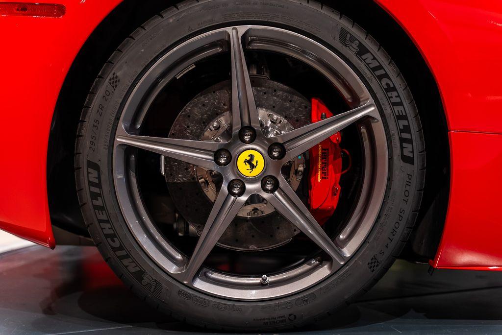 http://www.koenigseggchicago.com/galleria_images/170/170_p15_l.jpg