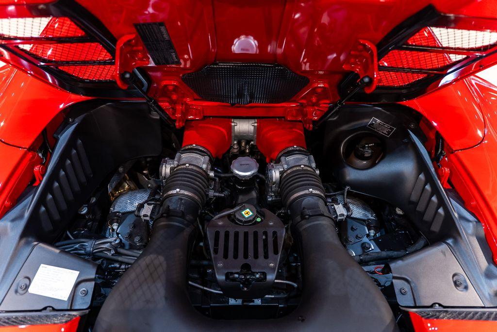 http://www.koenigseggchicago.com/galleria_images/170/170_p18_l.jpg