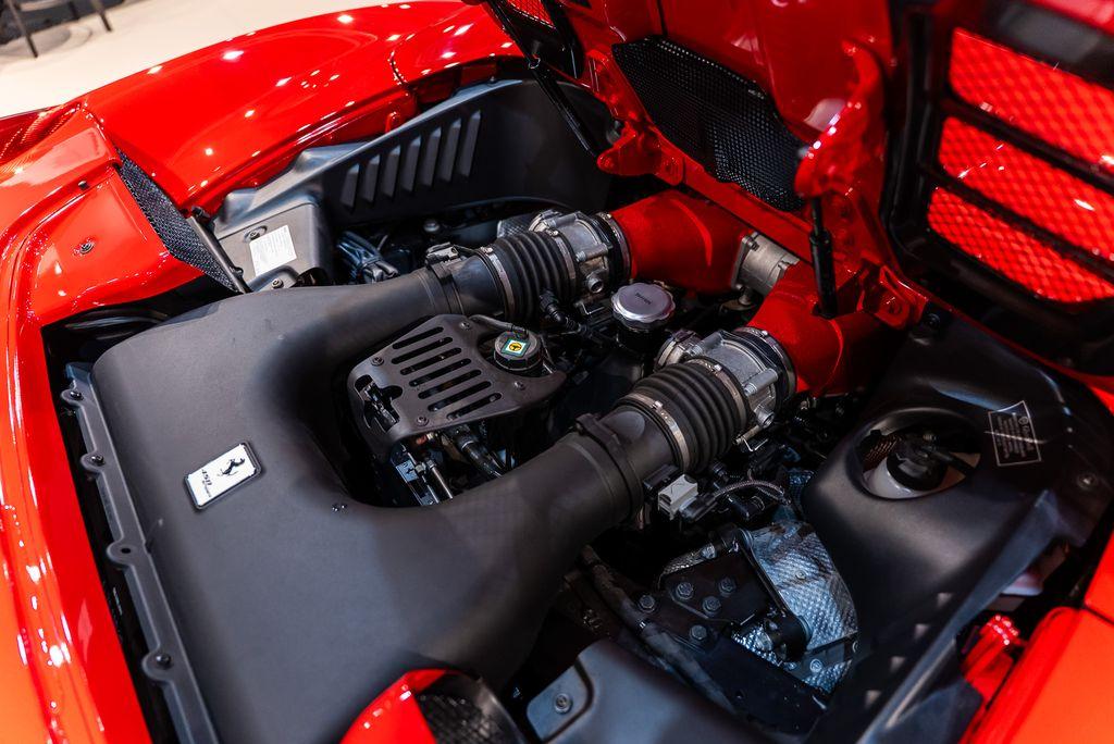 http://www.koenigseggchicago.com/galleria_images/170/170_p19_l.jpg