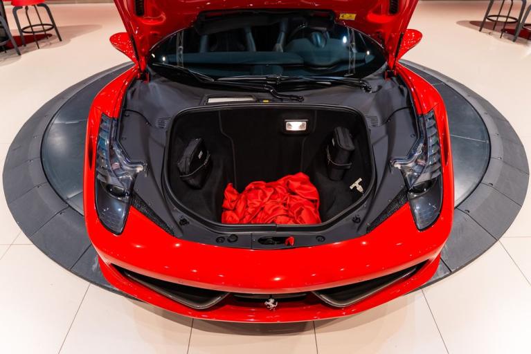 http://www.koenigseggchicago.com/galleria_images/170/170_p20_f.jpg