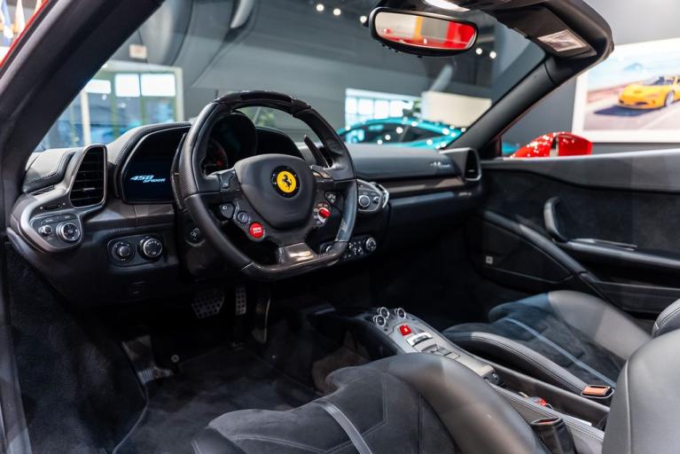 http://www.koenigseggchicago.com/galleria_images/170/170_p25_f.jpg
