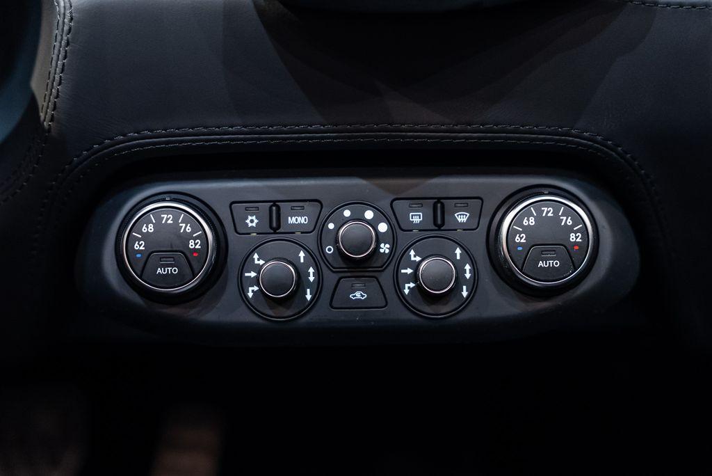 http://www.koenigseggchicago.com/galleria_images/170/170_p32_l.jpg
