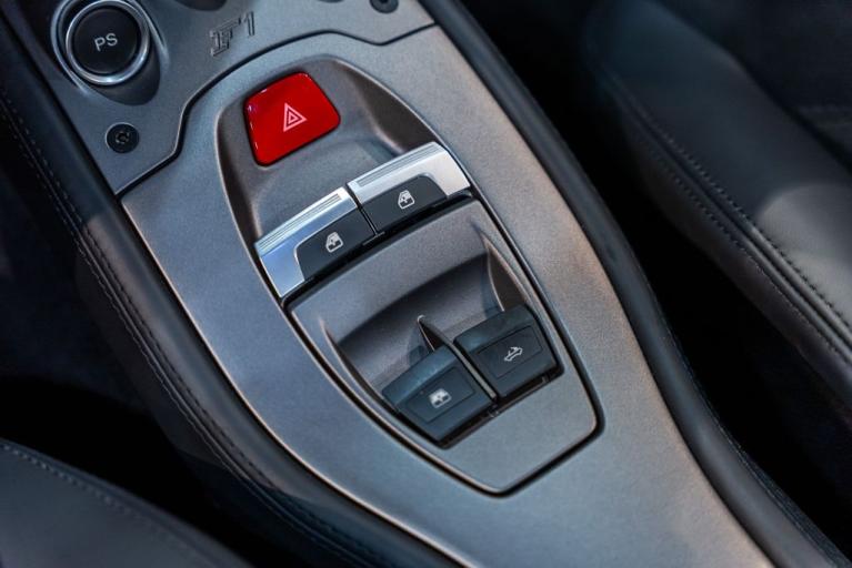 http://www.koenigseggchicago.com/galleria_images/170/170_p35_f.jpg