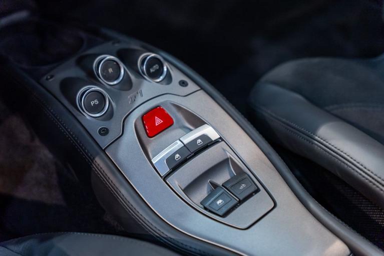 http://www.koenigseggchicago.com/galleria_images/170/170_p36_f.jpg