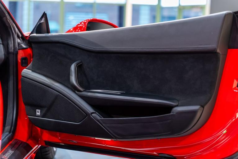 http://www.koenigseggchicago.com/galleria_images/170/170_p42_f.jpg