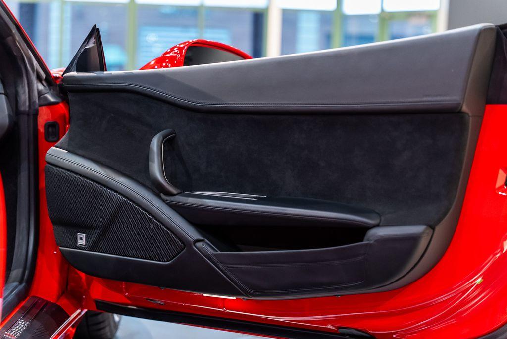 http://www.koenigseggchicago.com/galleria_images/170/170_p42_l.jpg