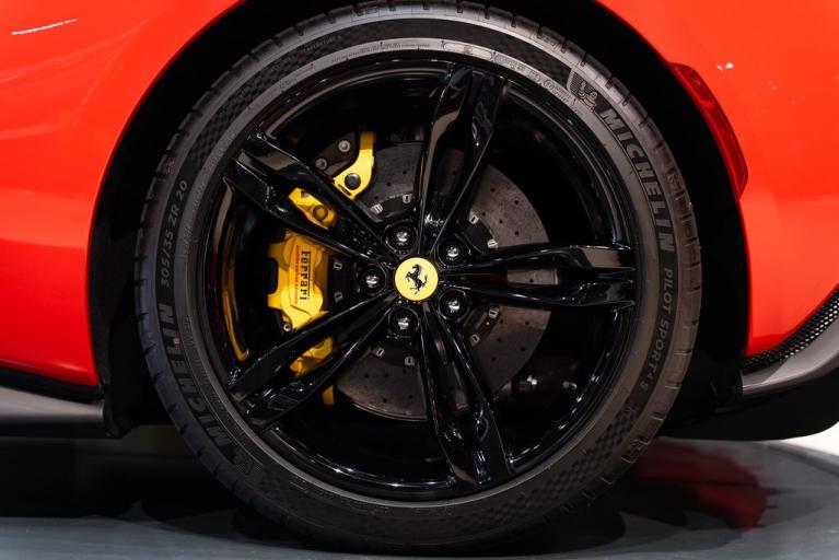 http://www.koenigseggchicago.com/galleria_images/171/171_p14_f.jpg