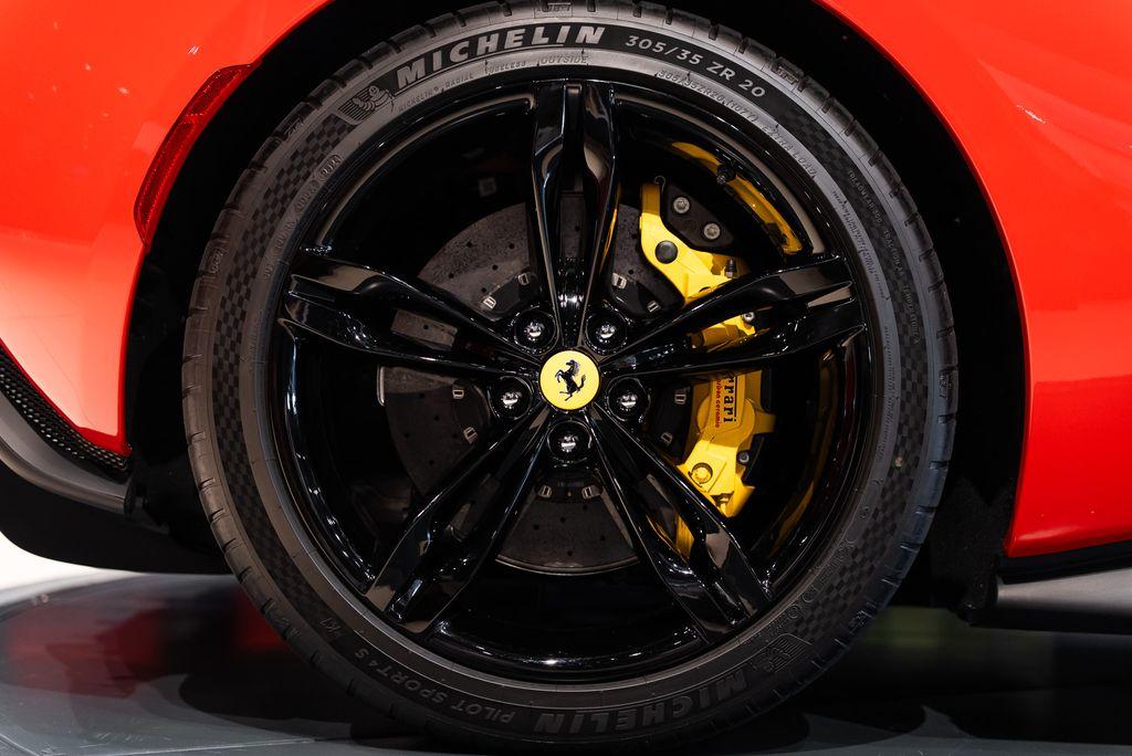 http://www.koenigseggchicago.com/galleria_images/171/171_p15_l.jpg