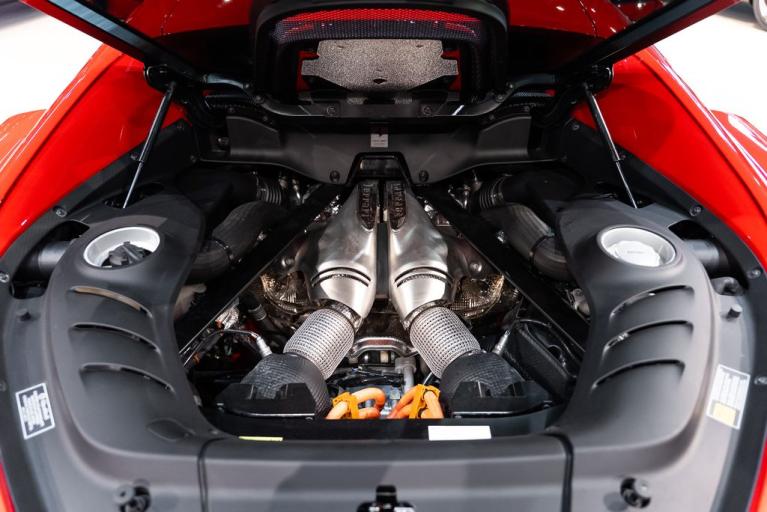 http://www.koenigseggchicago.com/galleria_images/171/171_p18_f.jpg