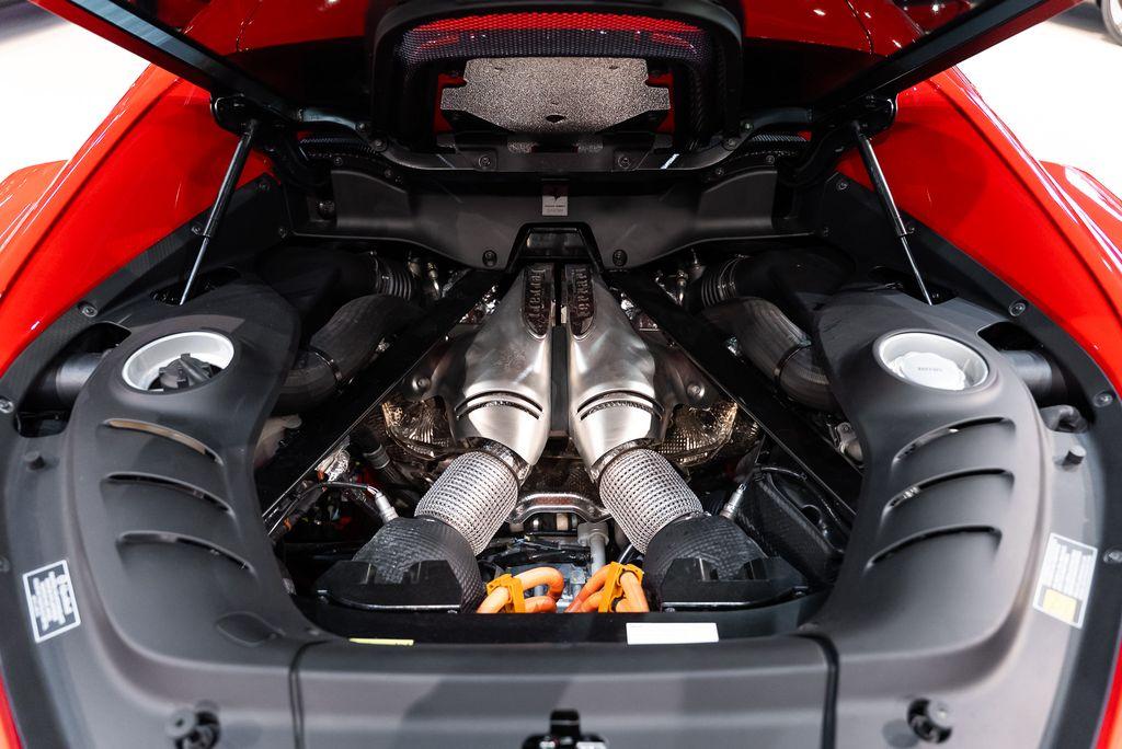 http://www.koenigseggchicago.com/galleria_images/171/171_p18_l.jpg