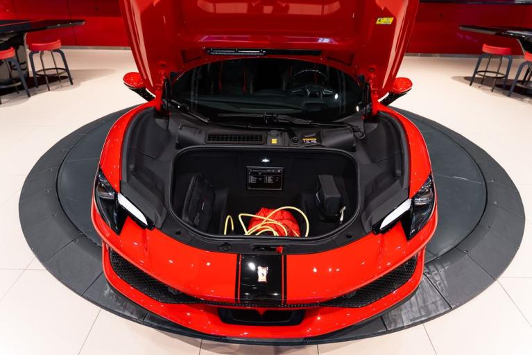 http://www.koenigseggchicago.com/galleria_images/171/171_p21_f.jpg