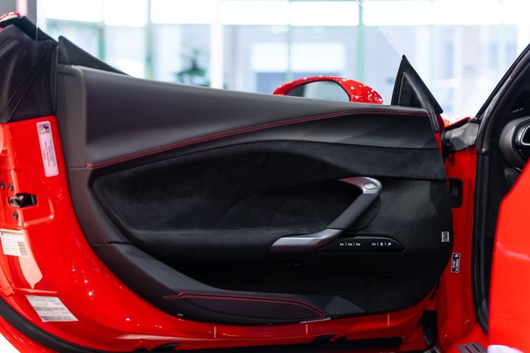 http://www.koenigseggchicago.com/galleria_images/171/171_p24_f.jpg