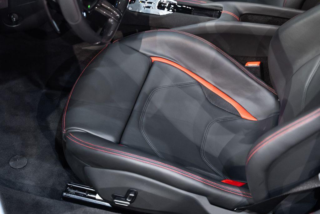 http://www.koenigseggchicago.com/galleria_images/171/171_p26_l.jpg