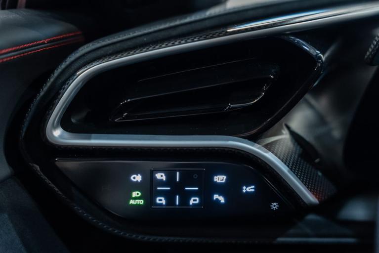 http://www.koenigseggchicago.com/galleria_images/171/171_p32_f.jpg