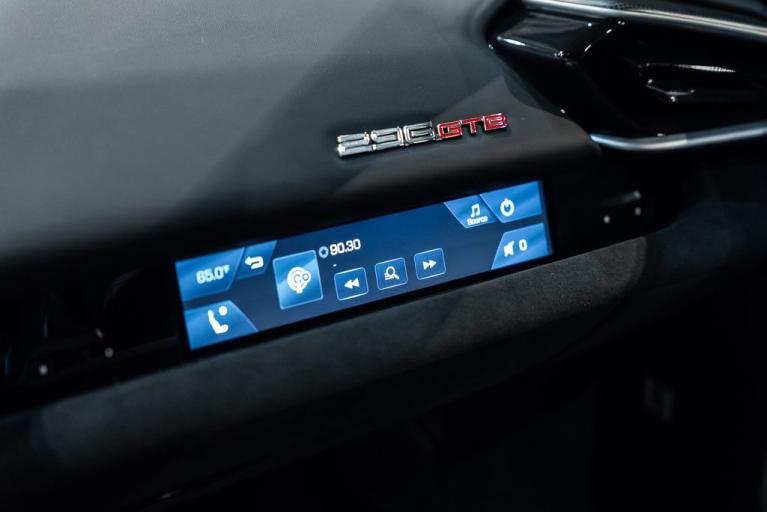 http://www.koenigseggchicago.com/galleria_images/171/171_p37_f.jpg