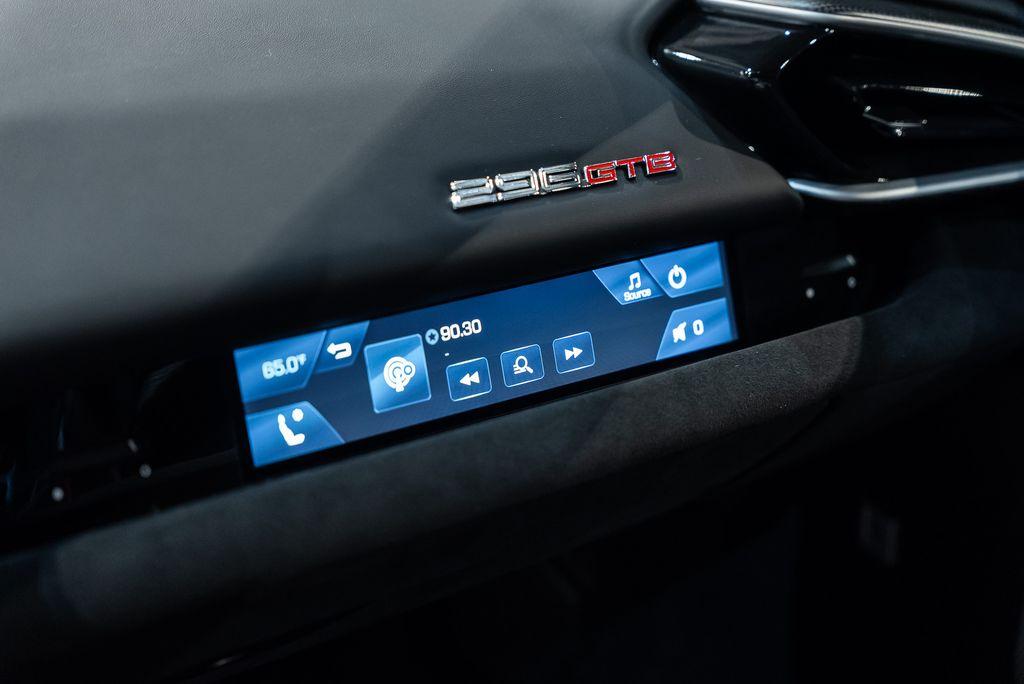 http://www.koenigseggchicago.com/galleria_images/171/171_p37_l.jpg