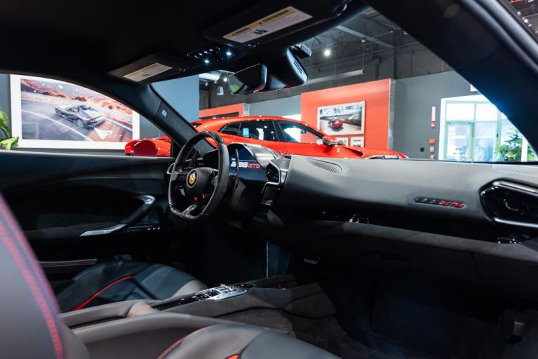 http://www.koenigseggchicago.com/galleria_images/171/171_p41_f.jpg