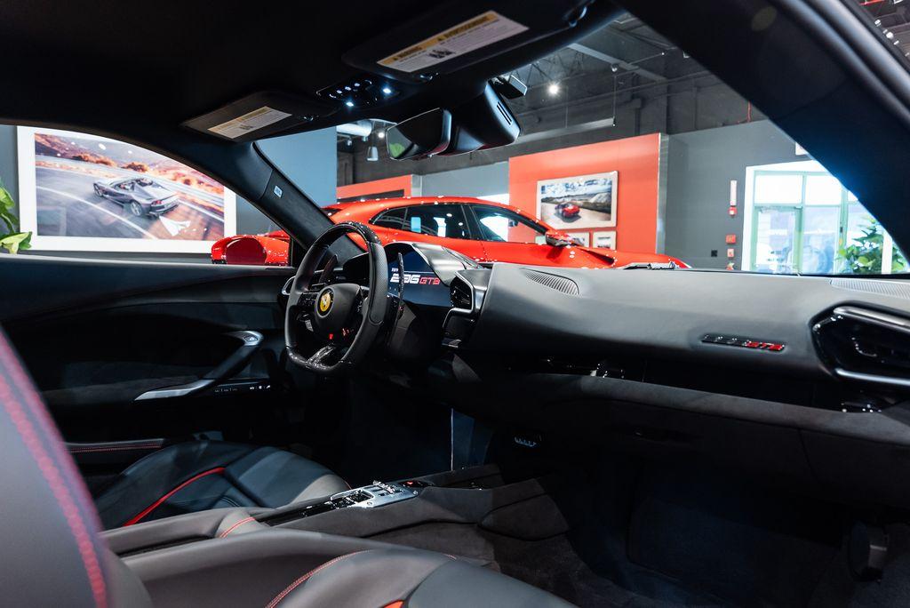 http://www.koenigseggchicago.com/galleria_images/171/171_p41_l.jpg