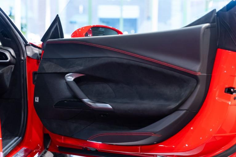 http://www.koenigseggchicago.com/galleria_images/171/171_p44_f.jpg