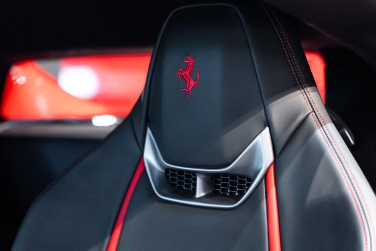 http://www.koenigseggchicago.com/galleria_images/171/171_p6_f.jpg