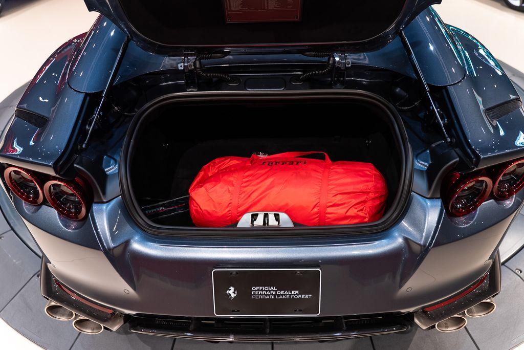 http://www.koenigseggchicago.com/galleria_images/172/172_p22_l.jpg