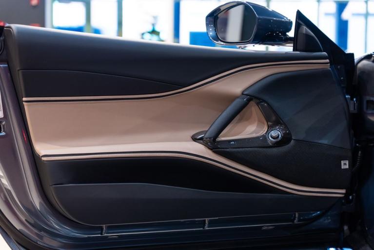 http://www.koenigseggchicago.com/galleria_images/172/172_p24_f.jpg