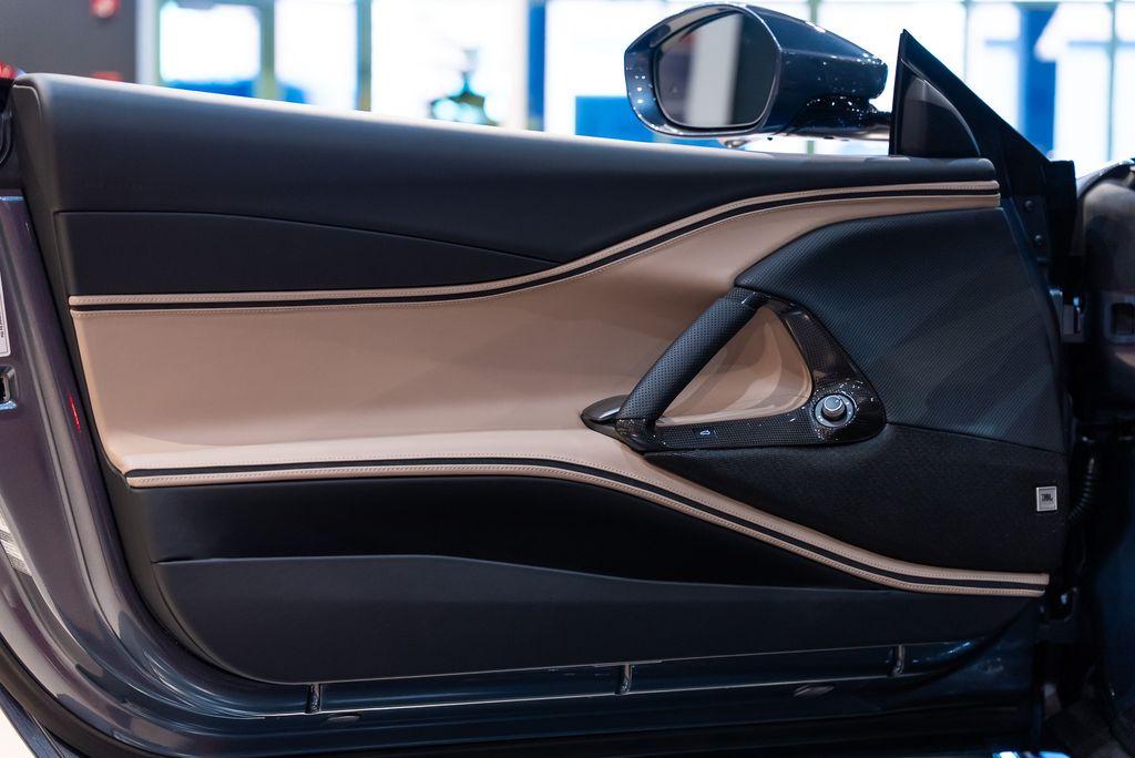 http://www.koenigseggchicago.com/galleria_images/172/172_p24_l.jpg
