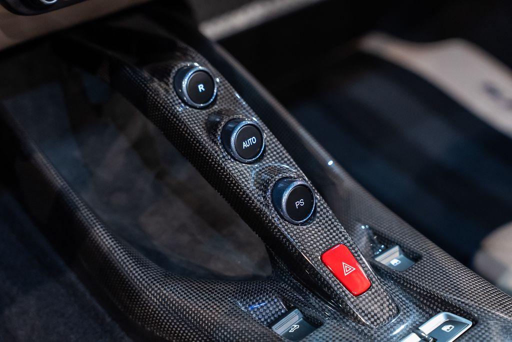 http://www.koenigseggchicago.com/galleria_images/172/172_p42_l.jpg