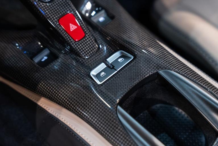 http://www.koenigseggchicago.com/galleria_images/172/172_p43_f.jpg