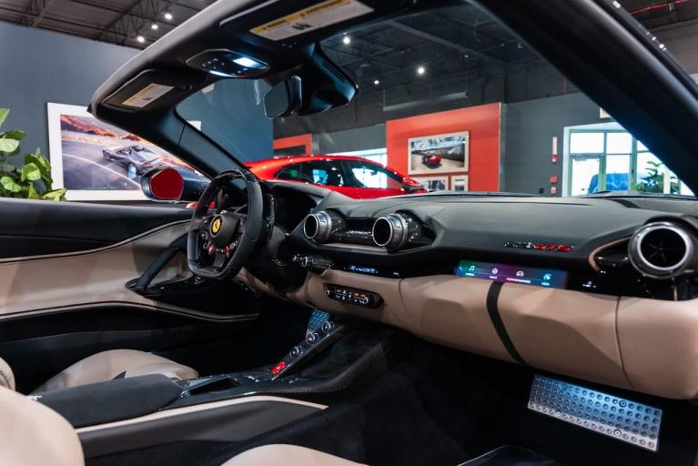 http://www.koenigseggchicago.com/galleria_images/172/172_p50_f.jpg