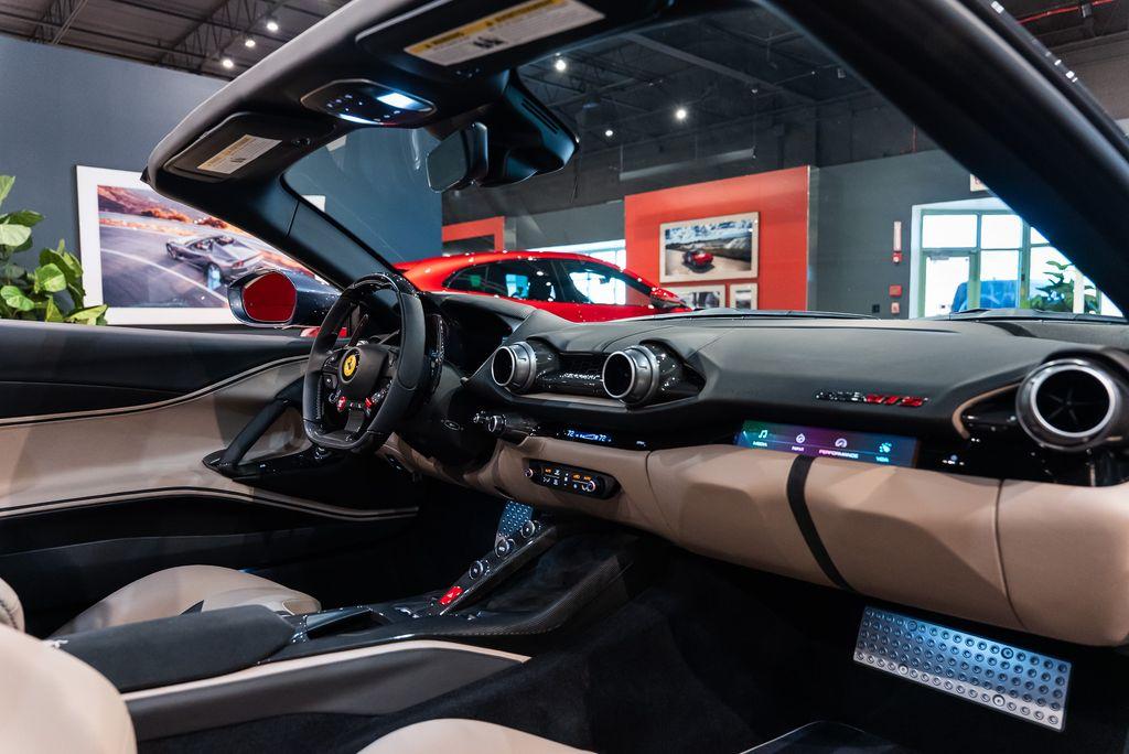 http://www.koenigseggchicago.com/galleria_images/172/172_p50_l.jpg