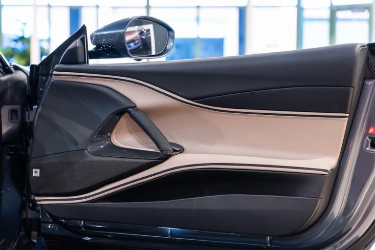 http://www.koenigseggchicago.com/galleria_images/172/172_p54_f.jpg