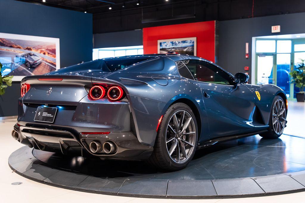 http://www.koenigseggchicago.com/galleria_images/172/172_p58_l.jpg