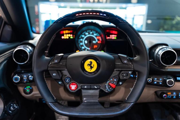 http://www.koenigseggchicago.com/galleria_images/172/172_p5_f.jpg