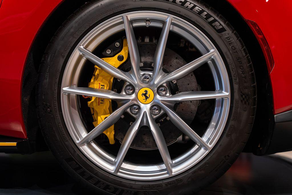 http://www.koenigseggchicago.com/galleria_images/173/173_p14_l.jpg