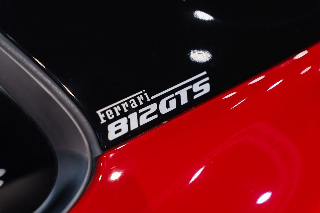 http://www.koenigseggchicago.com/galleria_images/173/173_p17_l.jpg
