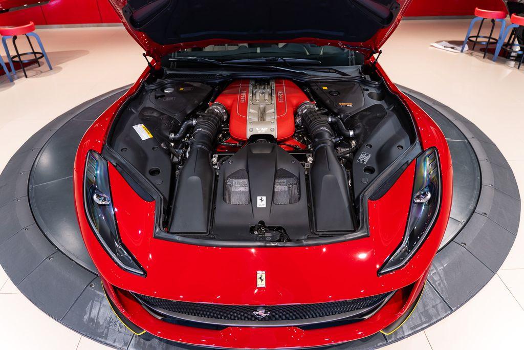 http://www.koenigseggchicago.com/galleria_images/173/173_p19_l.jpg