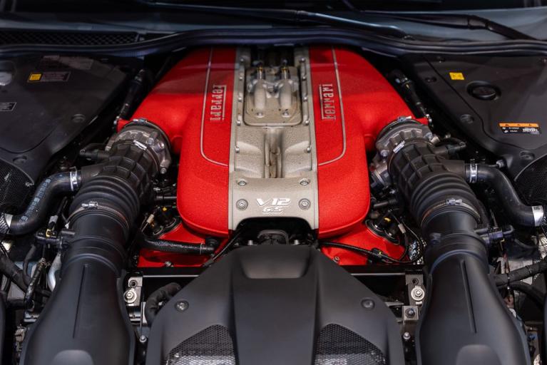 http://www.koenigseggchicago.com/galleria_images/173/173_p20_f.jpg