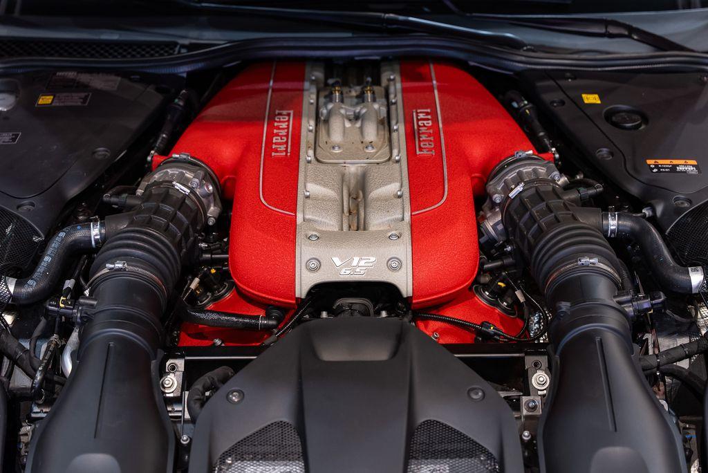 http://www.koenigseggchicago.com/galleria_images/173/173_p20_l.jpg