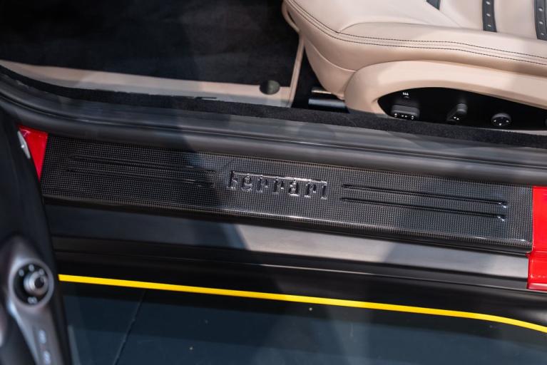 http://www.koenigseggchicago.com/galleria_images/173/173_p26_f.jpg