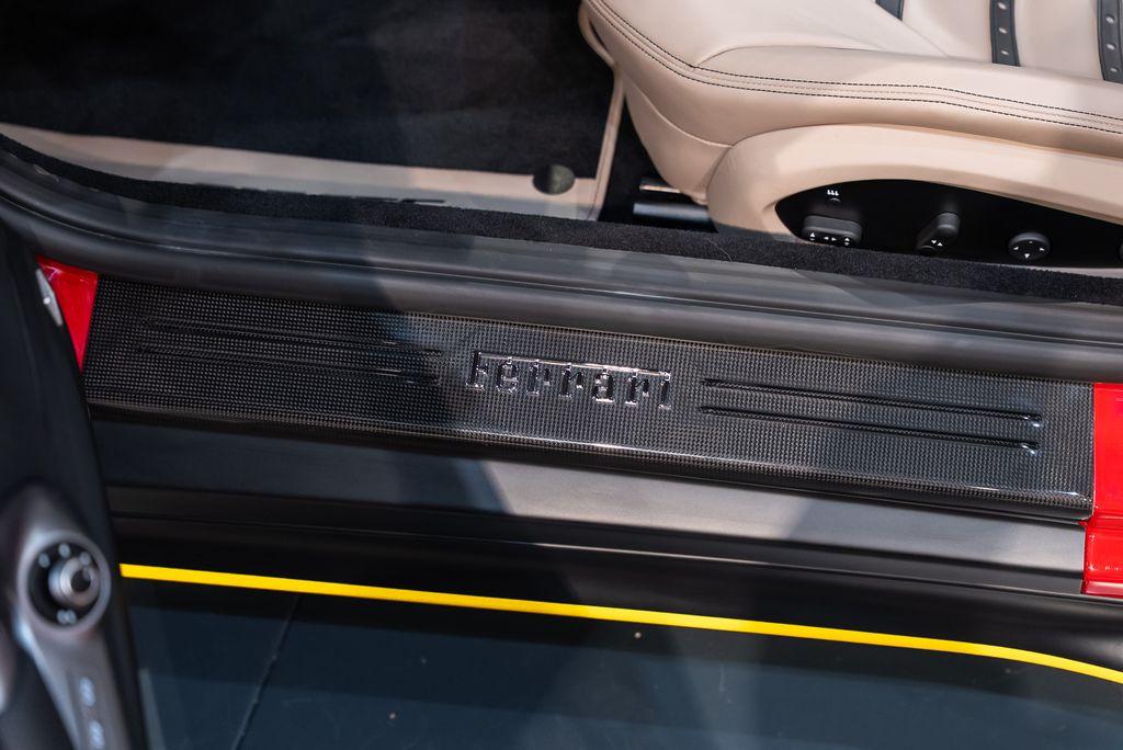 http://www.koenigseggchicago.com/galleria_images/173/173_p26_l.jpg