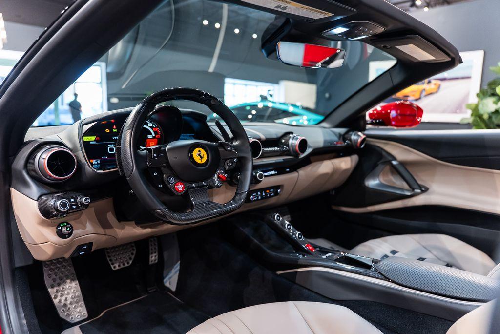 http://www.koenigseggchicago.com/galleria_images/173/173_p29_l.jpg