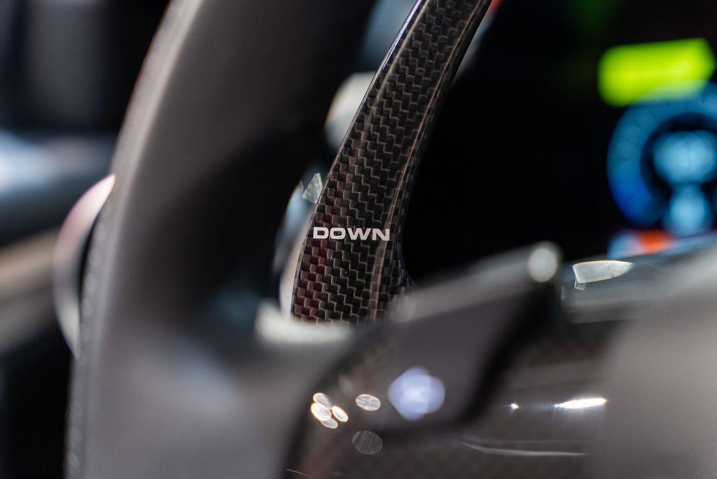 http://www.koenigseggchicago.com/galleria_images/173/173_p33_l.jpg