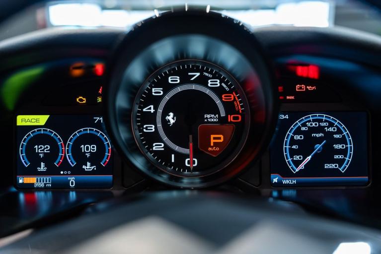 http://www.koenigseggchicago.com/galleria_images/173/173_p34_f.jpg