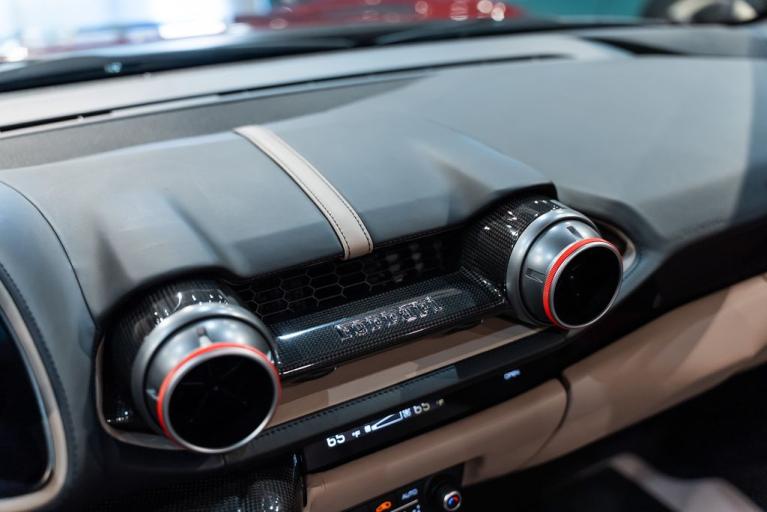 http://www.koenigseggchicago.com/galleria_images/173/173_p39_f.jpg