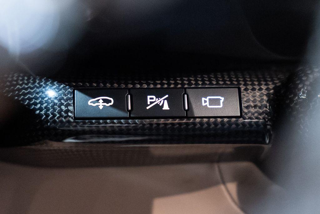 http://www.koenigseggchicago.com/galleria_images/173/173_p43_l.jpg