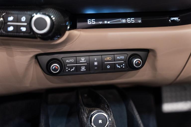 http://www.koenigseggchicago.com/galleria_images/173/173_p44_f.jpg