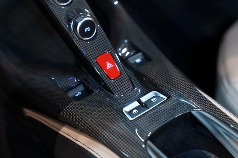 http://www.koenigseggchicago.com/galleria_images/173/173_p46_f.jpg